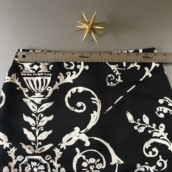 White House Black Market Skirt 4 EUC - Picture 5 of 14